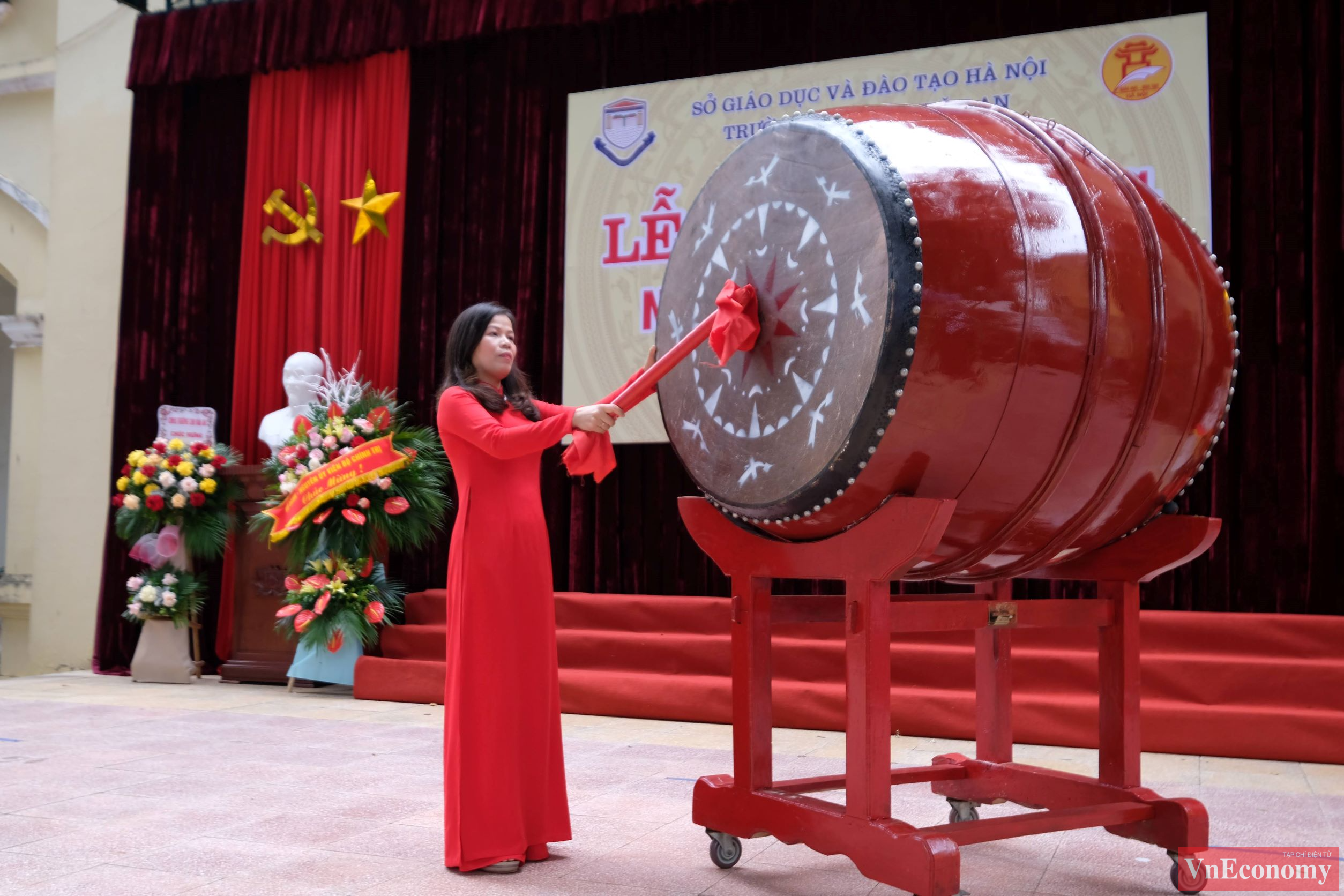 100% trường học Hà Nội đã chuẩn bị rất kỹ điều kiện cơ sở vật chất, trang hoàng ngôi trường của mình sao cho đẹp nhất để chào đón các học sinh thân yêu.
