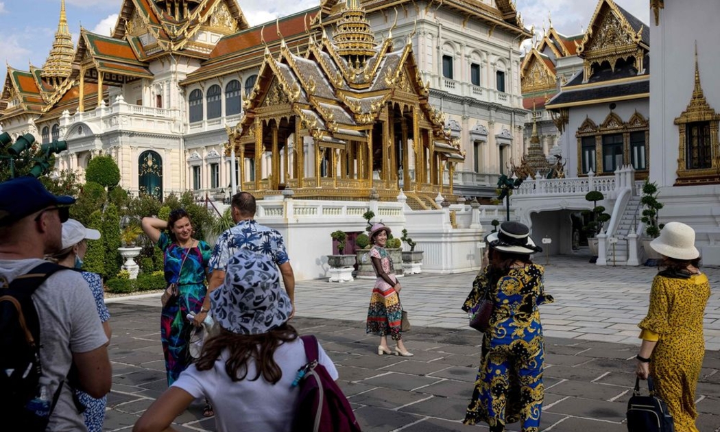 Du khách tại Bangkok, Thái Lan vào tháng 7 - Ảnh: AFP