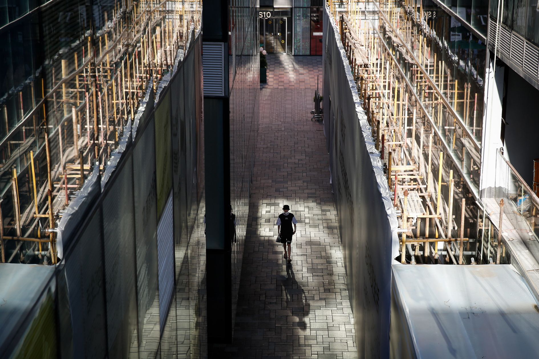 Thị trường bất động sản suy tho&aacute;i đ&atilde; g&oacute;p phần l&agrave;m tăng trưởng kinh tế ở Trung Quốc giảm tốc - Ảnh: Shutterstock