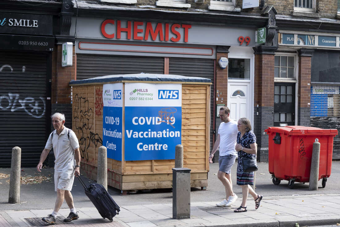 Nhiều quốc gia ch&acirc;u &Acirc;u hiện vẫn đang chờ đợi c&aacute;c thế hệ vaccine ngừa Covid-19 mới để khởi động chiến dịch ti&ecirc;m mũi nhắc lại thứ hai.