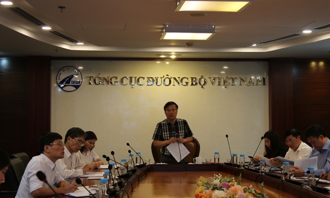 Quyền Tổng cục trưởng Tổng cục Đường bộ Việt Nam Nguyễn Xuân Cường chủ trì hội nghị.