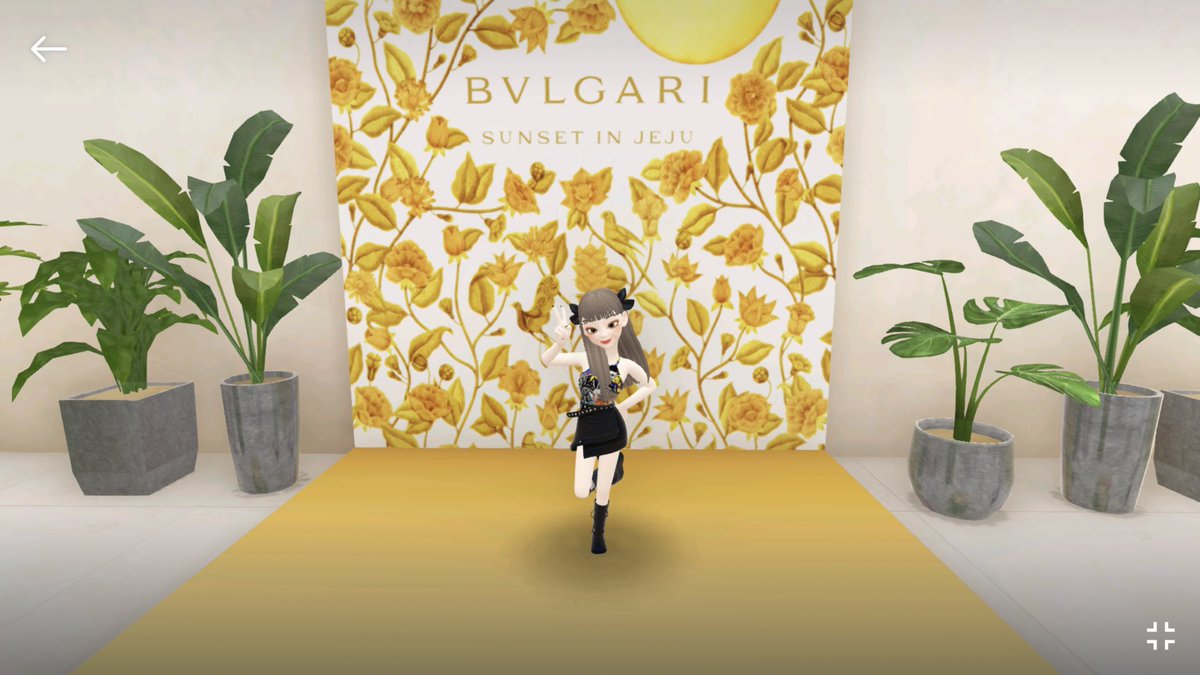 Lisa, th&agrave;nh vi&ecirc;n nh&oacute;m nhạc Blackpink, đ&atilde; tổ chức sự kiện thực tế ảo trải nghiệm tương t&aacute;c kh&aacute;c nhau với người h&acirc;m mộ.