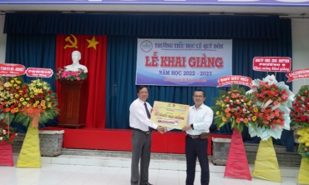 Phân bón Cà Mau thiết thực cùng chính quyền địa phương tôn vinh truyền thống hiếu học.