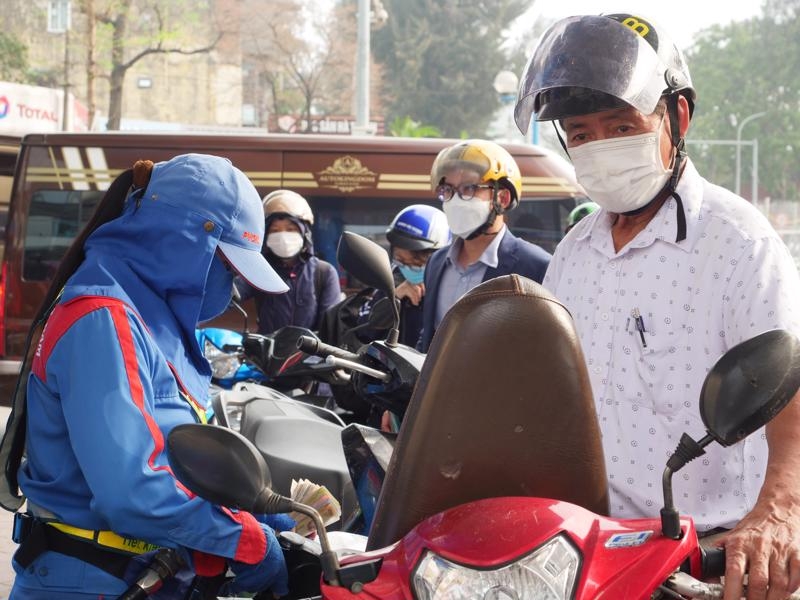 Budget revenue to fall as taxes cut