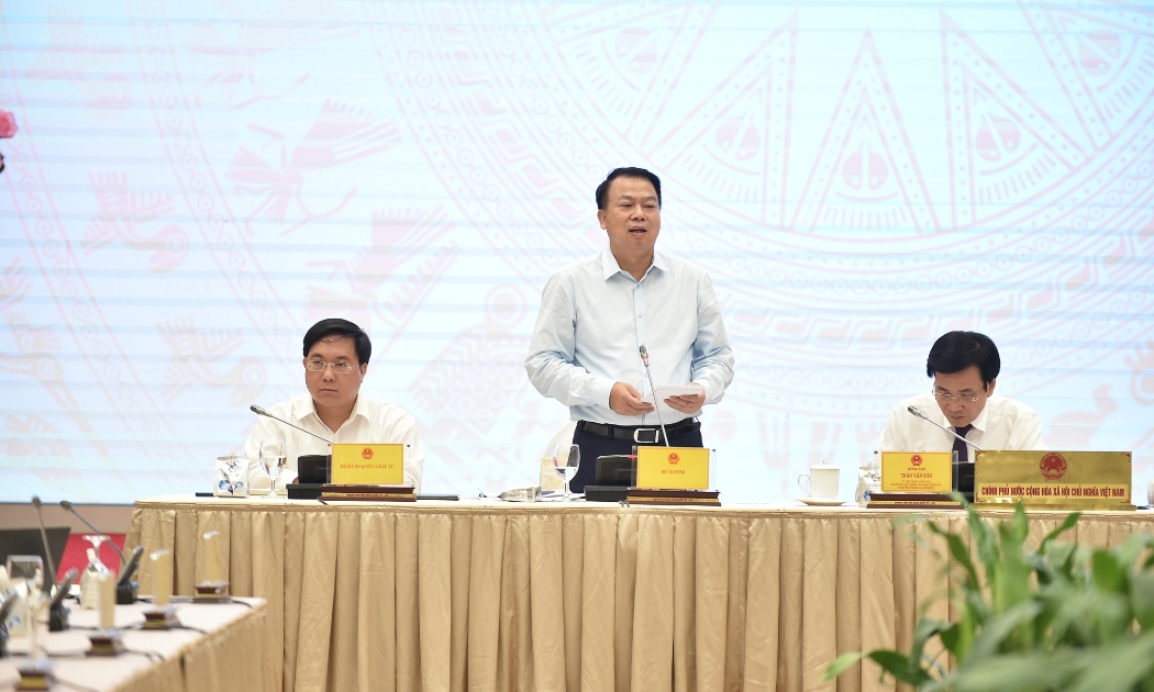 Thứ trưởng Bộ Tài chính Nguyễn Đức Chi trả lời báo chí tại họp báo - Ảnh: VGP