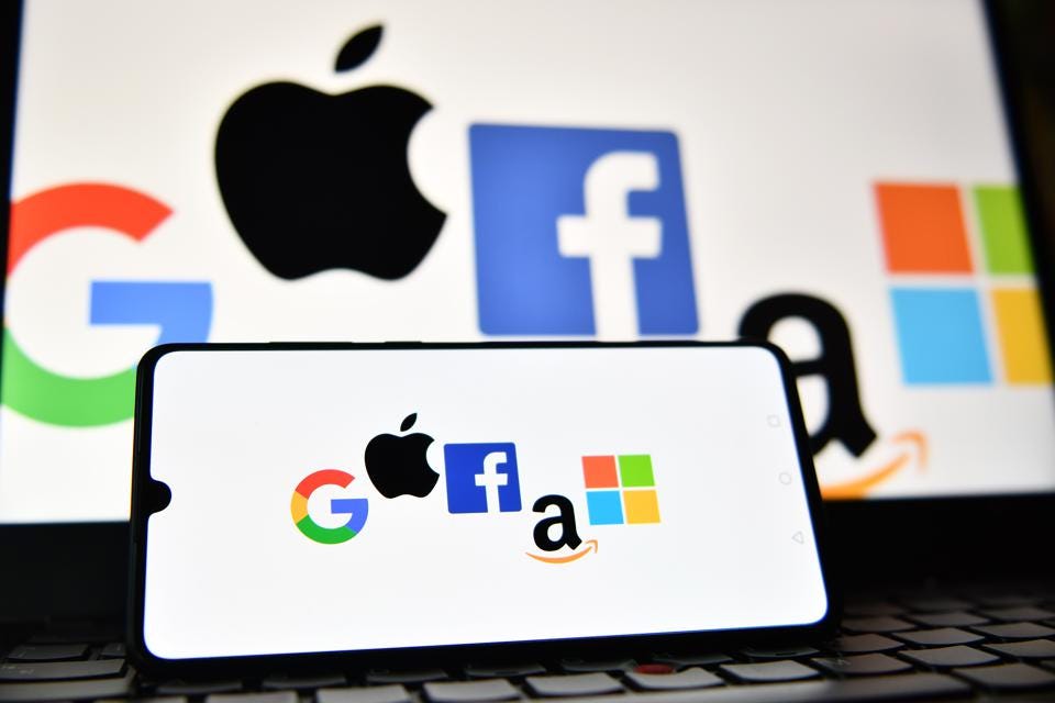 Apple đã “gia nhập vào bộ ba độc quyền quảng cáo trực tuyến vốn chỉ thuộc về Facebook và Google