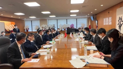 Minister in Japan to boost labor cooperation