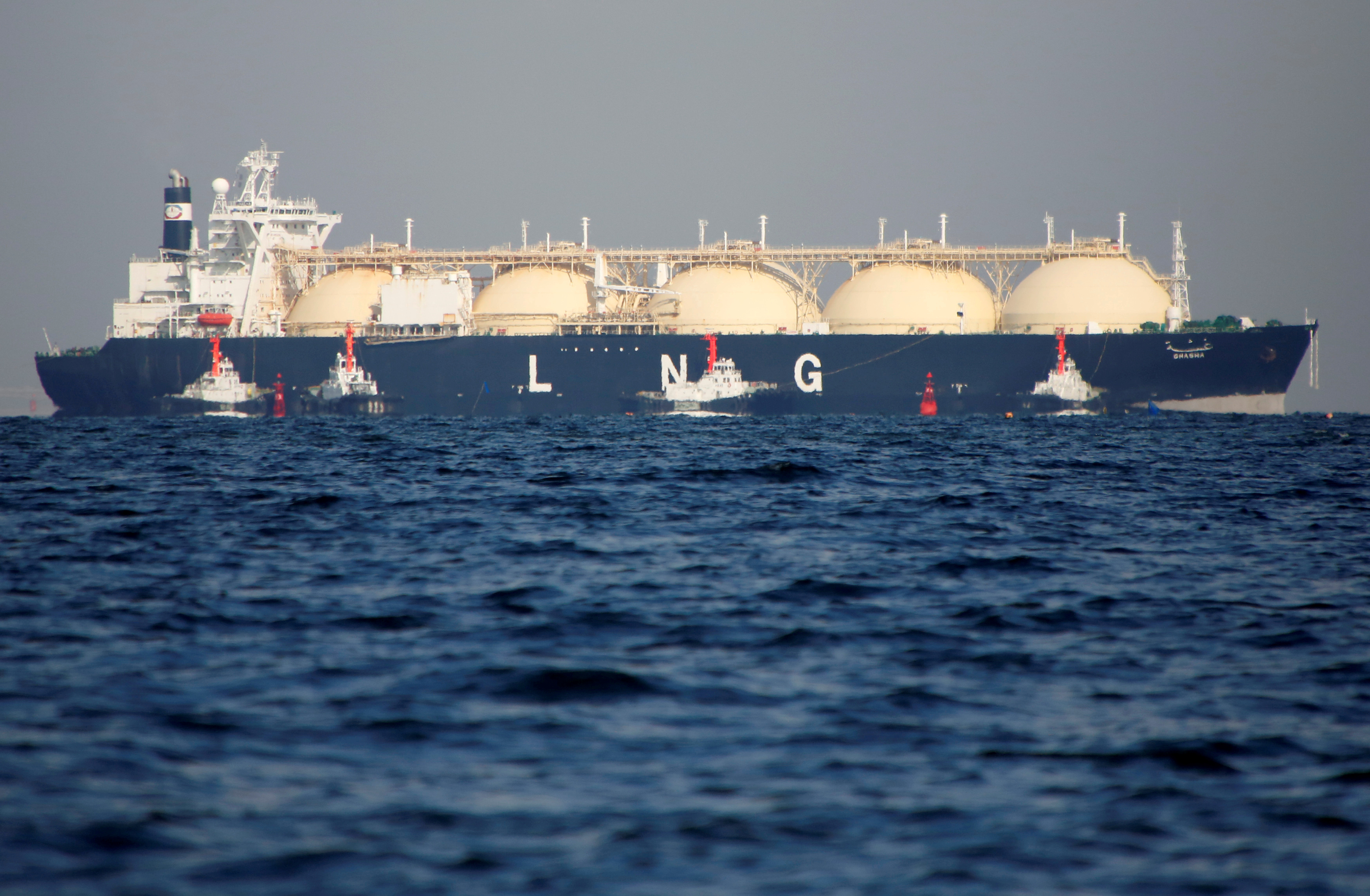 Một tàu chở khí hoá lỏng (LNG) - Ảnh: Reuters.
