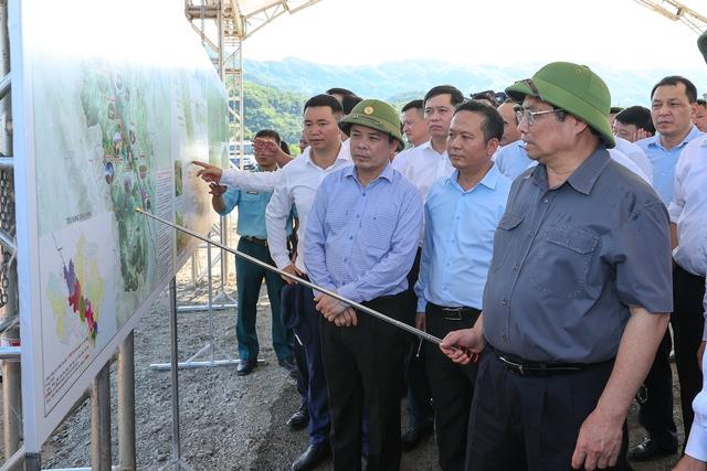 Thủ tướng Phạm Minh Chính khảo sát, kiểm tra tiến độ dự án cảng hàng không Sa Pa.