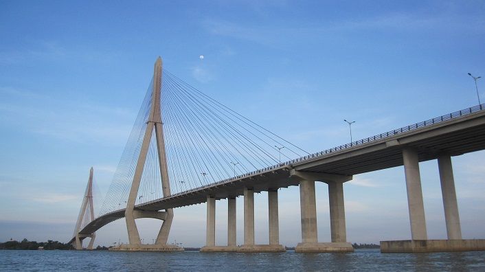 Cần Thơ nằm ở trung tâm vùng ĐBSCL có sức lan tỏa về kinh tế, văn hóa, xã hội của vùng. Ảnh: Cầu Cần Thơ nối tỉnh Vĩnh Long qua Cần Thơ đi các tỉnh ĐBSCL.