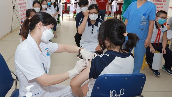 Tiêm vaccine Covid-19 để trẻ được đến trường an toàn