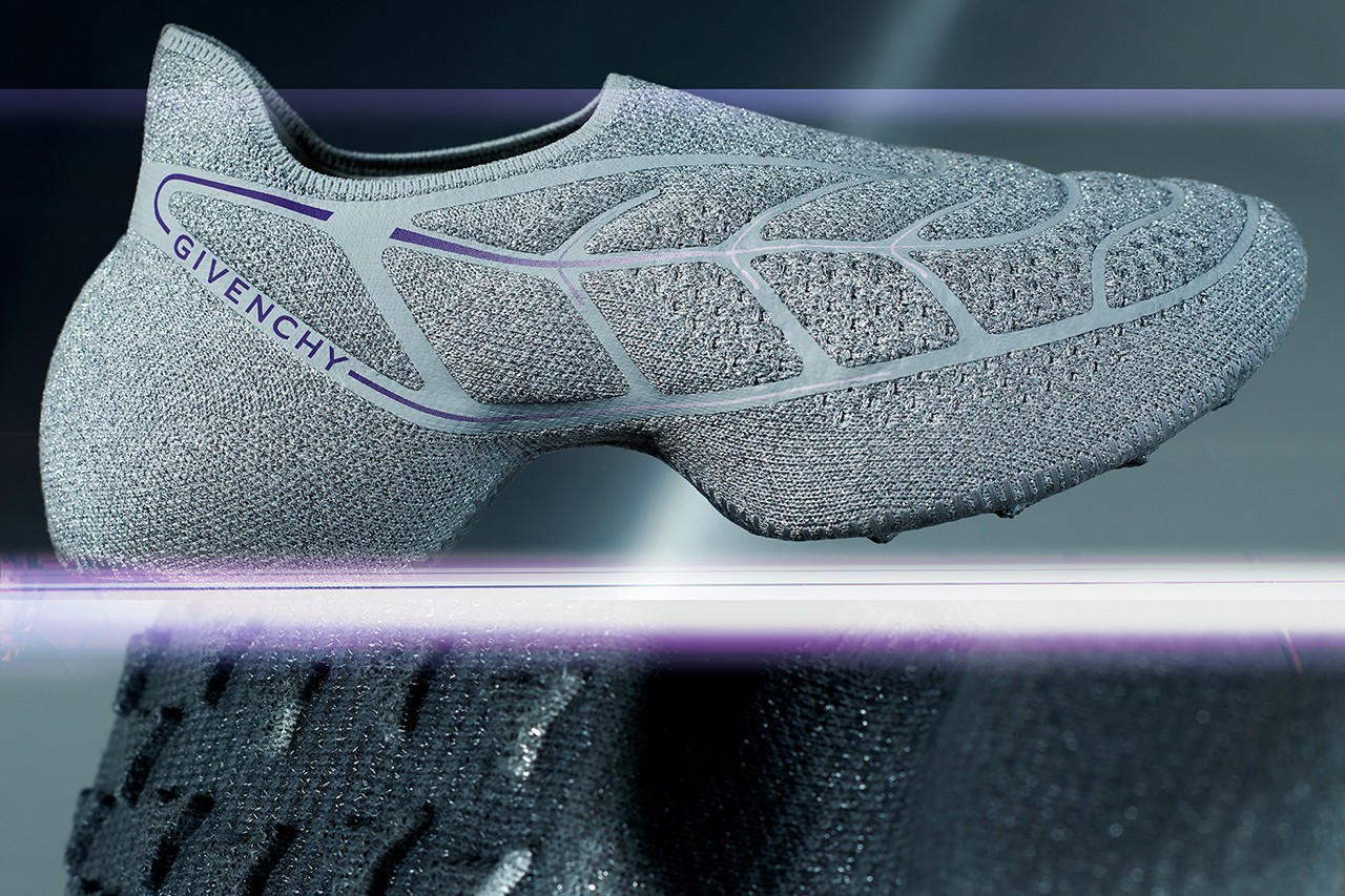 Kiểu d&aacute;ng của đ&ocirc;i TK-360  được Matthew tạo n&ecirc;n từ những đường n&eacute;t uyển chuyển dường như được tạo n&ecirc;n từ gi&oacute;.