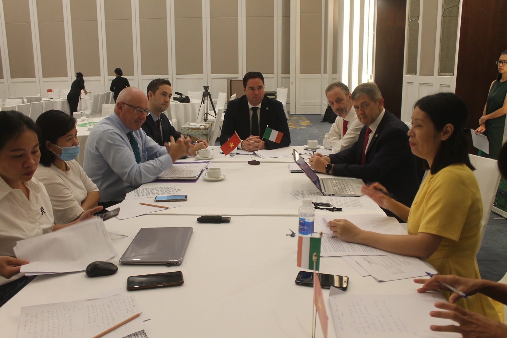 Buổi gặp gỡ, cung cấp thông tin của Phái đoàn Ireland với một số phóng viên Việt Nam.