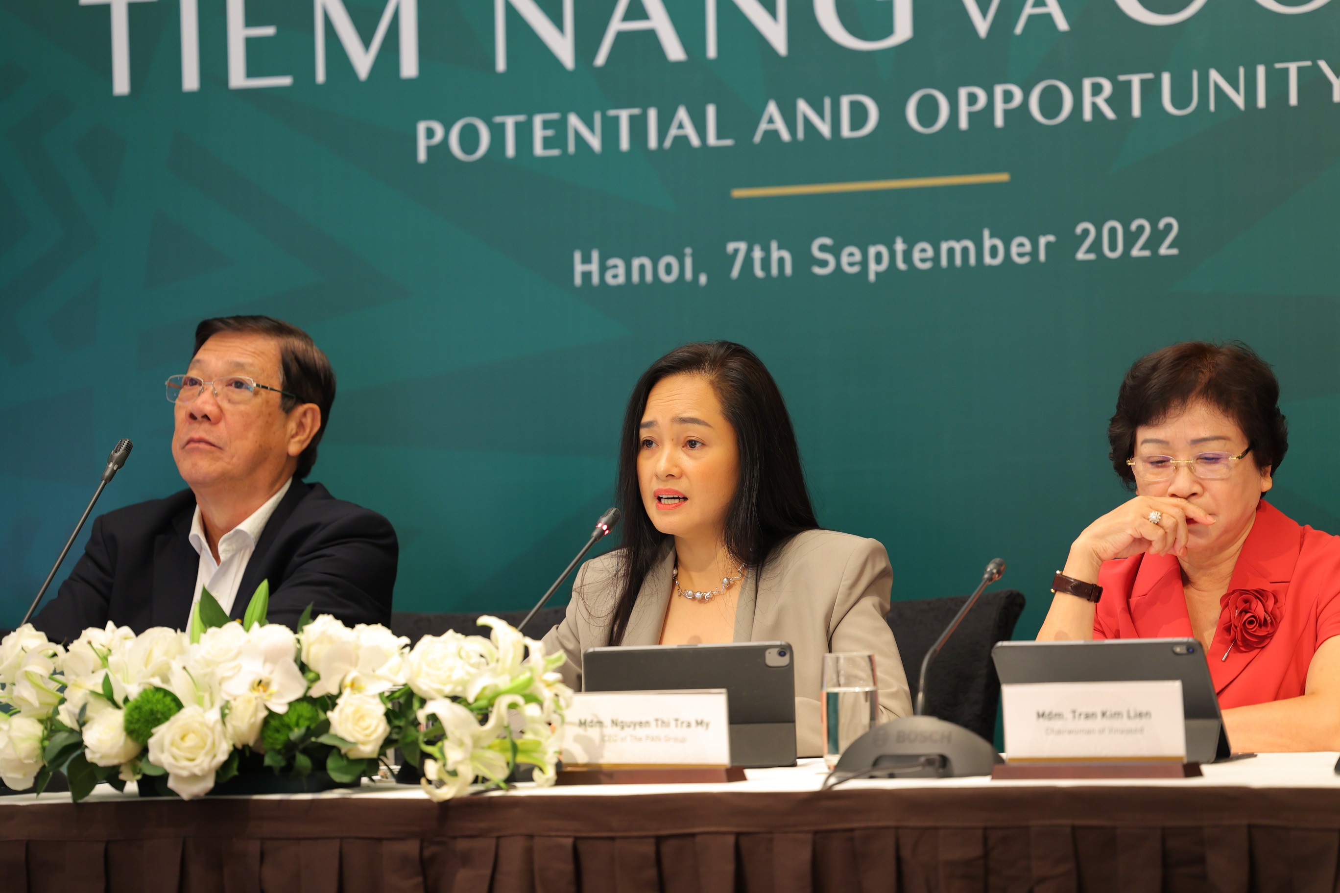  bà Nguyễn Thị Trà My, Tổng giám đốc Tập đoàn PAN chia sẻ tại buổi gặp gỡ nhà đầu tư. 