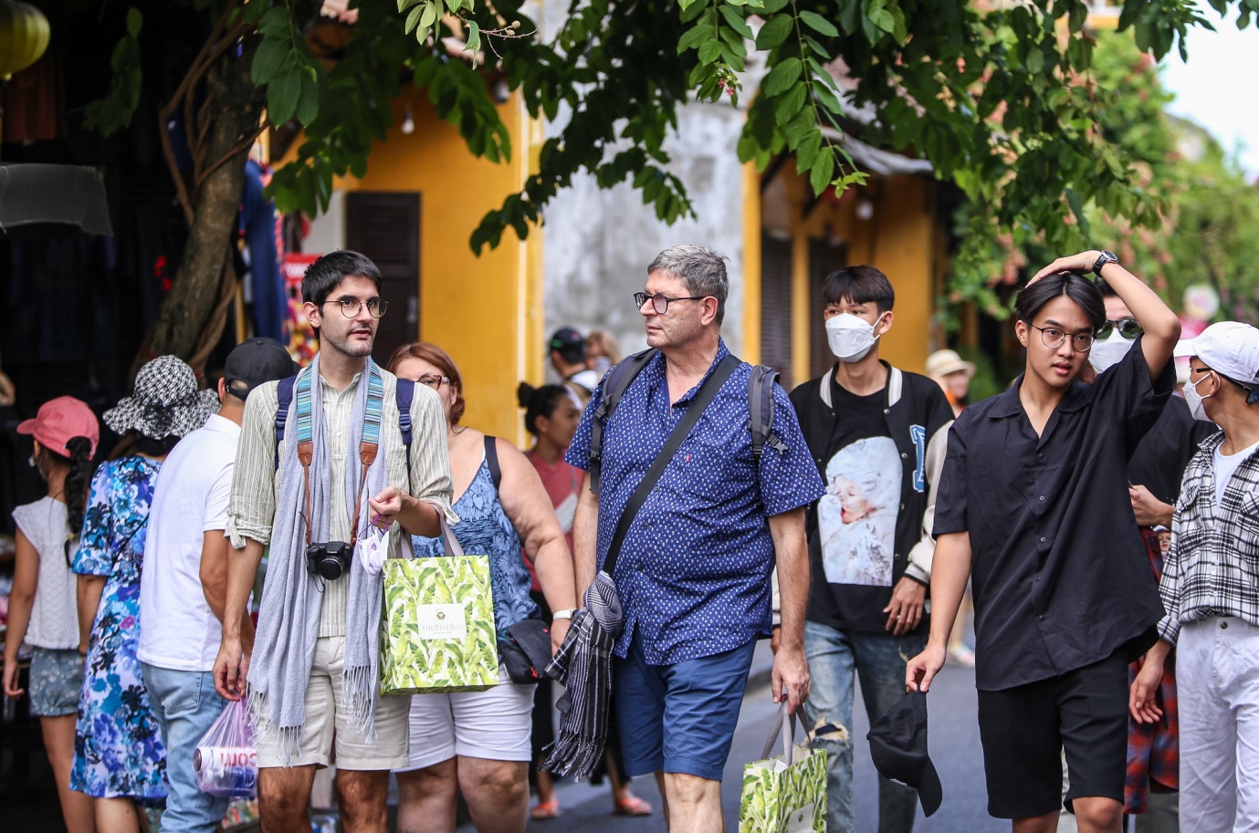 Khách quốc tế nườm nượp trở lại Việt Nam.