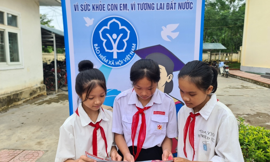 Học sinh được thụ hưởng nhiều quyền lợi khi tham gia bảo hiểm y tế. Ảnh - BHXH tỉnh Hà Tĩnh. 