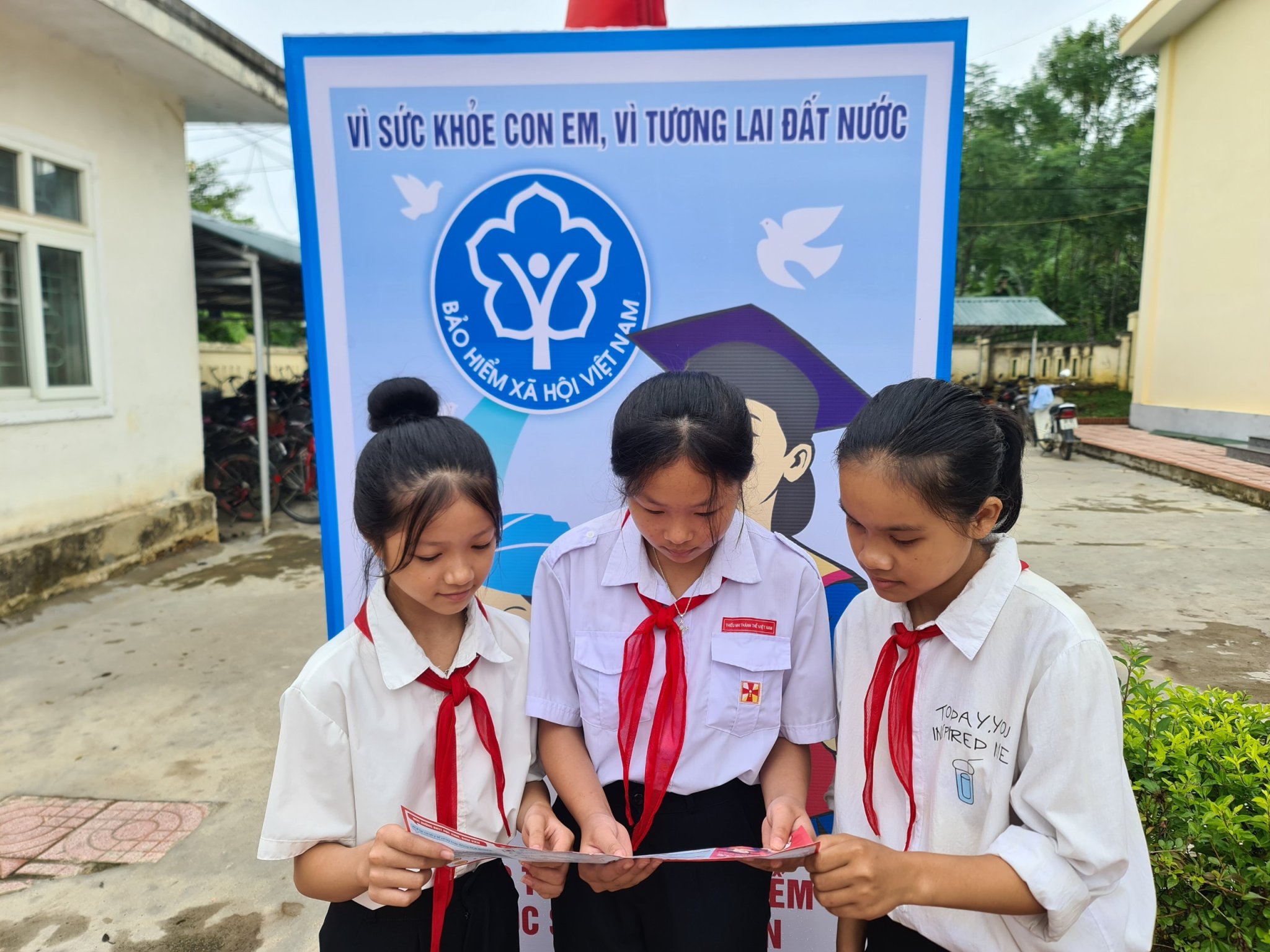 Học sinh được thụ hưởng nhiều quyền lợi khi tham gia bảo hiểm y tế. Ảnh - BHXH tỉnh Hà Tĩnh. 