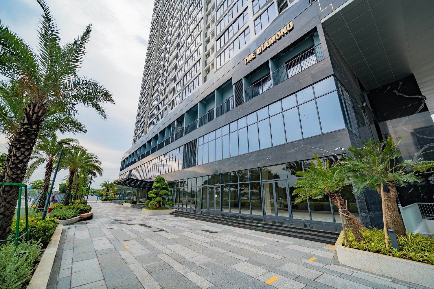 Shophouse khối đế The Matrix One sở hữu mặt tiền thông thoáng tại đường Lê Quang Đạo.