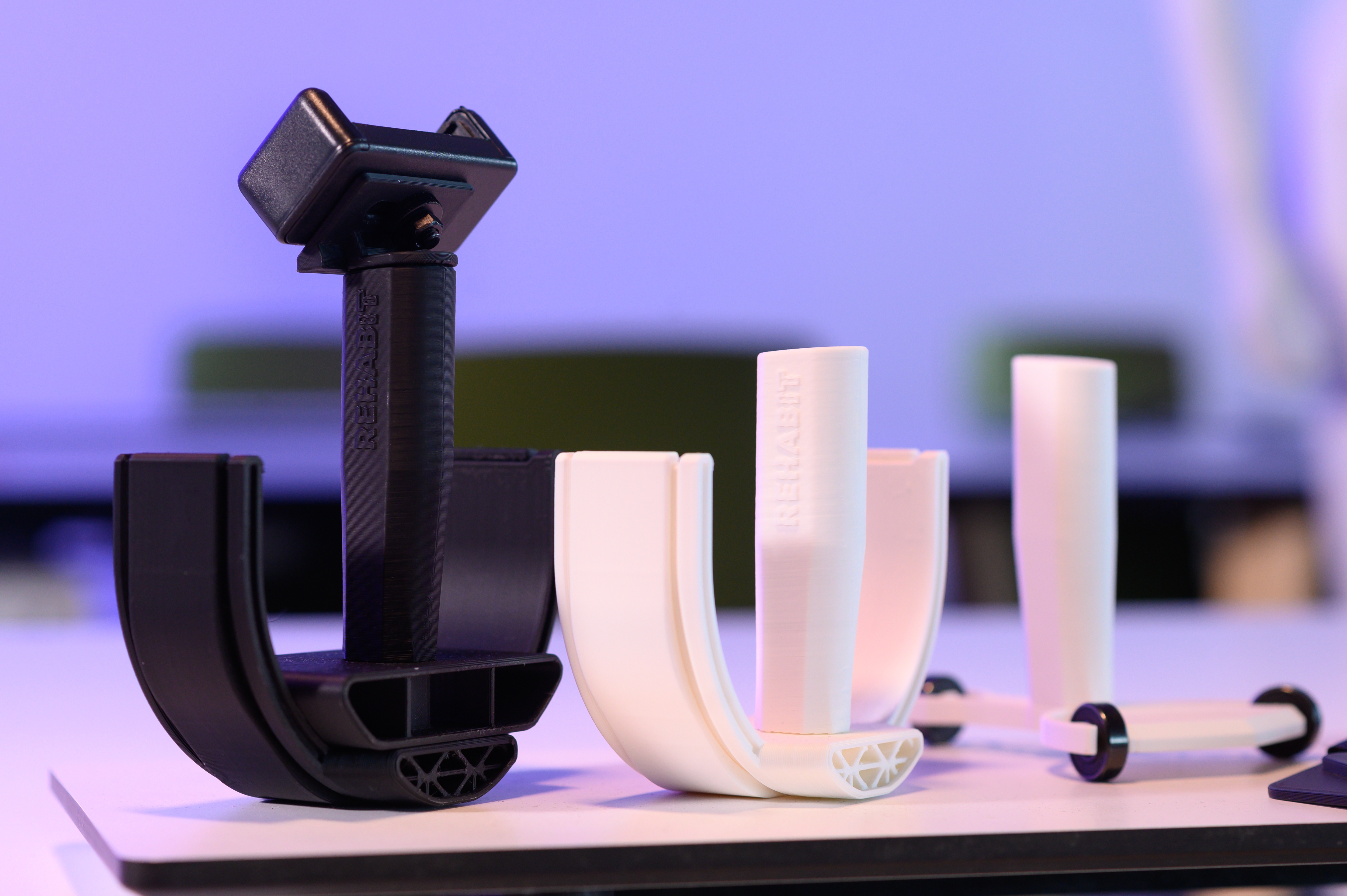 Các thành phần của bộ dụng cụ phục hồi đột quỵ Rehabit. Ảnh: Mashable.