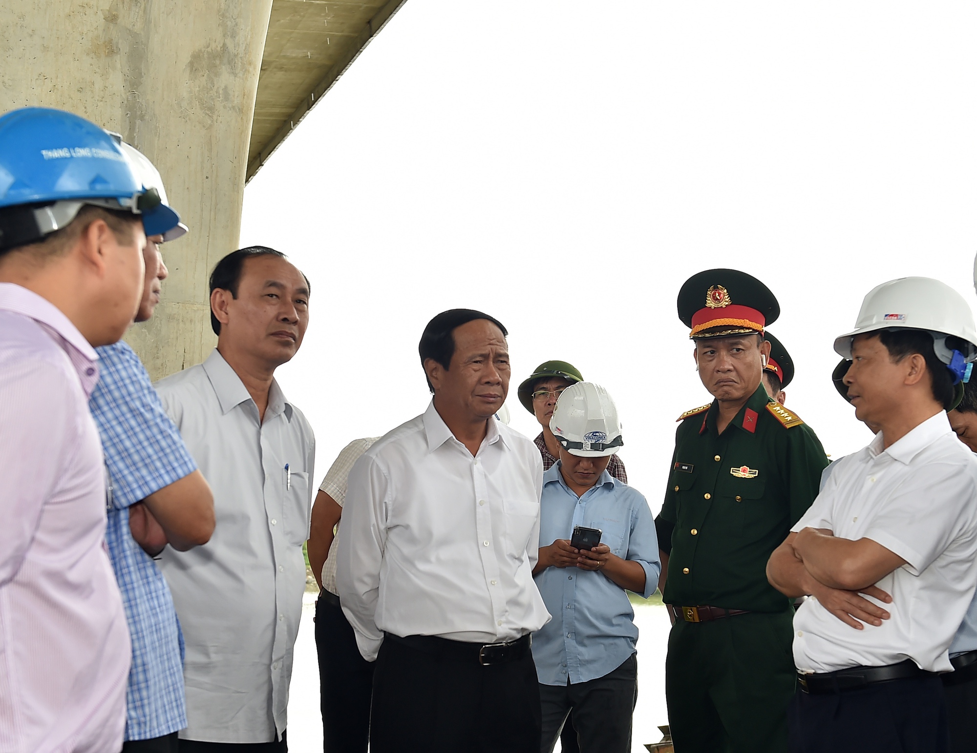 Phó Thủ tướng Lê Văn Thành kiểm tra thực địa đoạn cao tốc tuyến Bắc - Nam sẽ hoàn thành trong năm nay - Ảnh: VGP.
