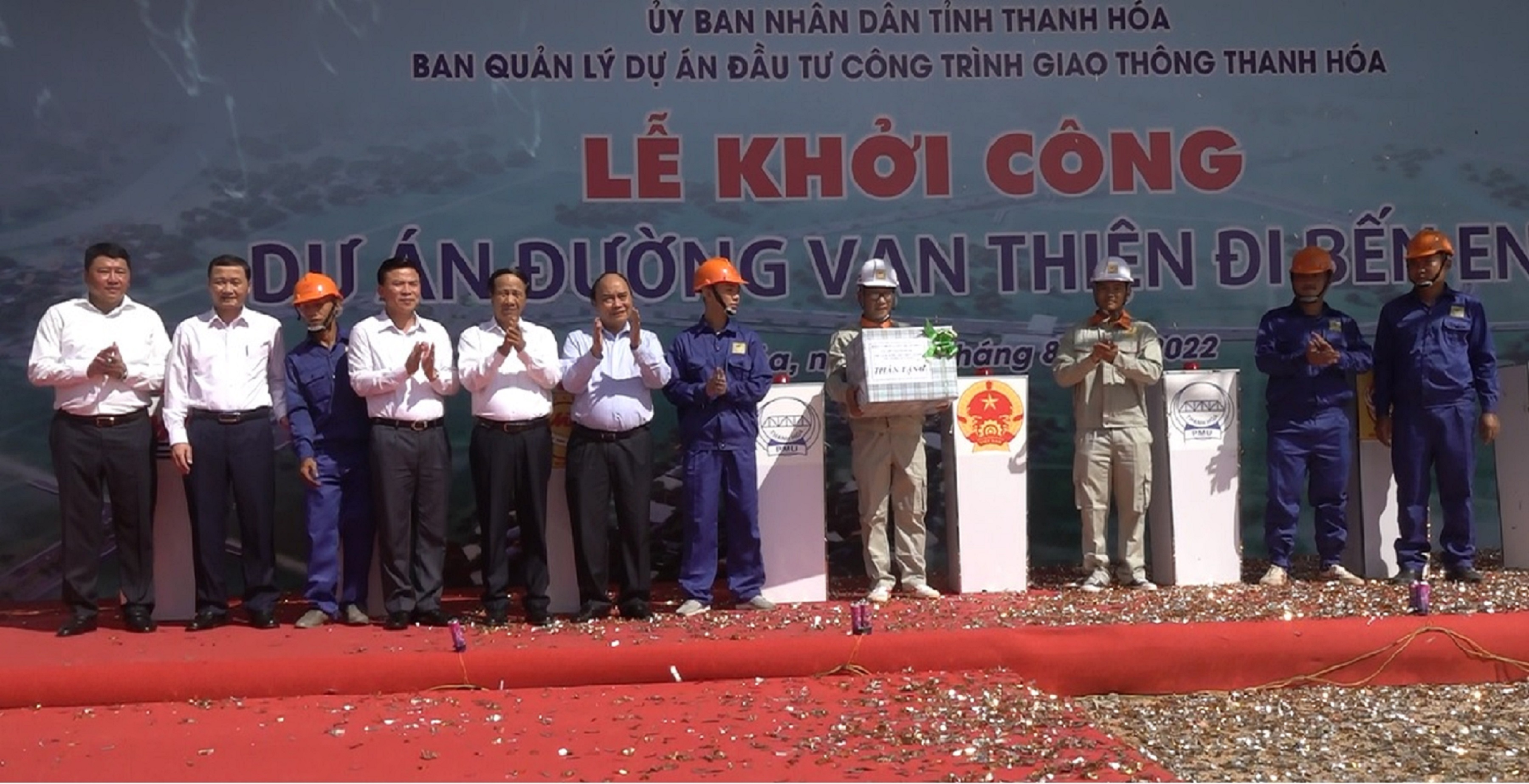 Lễ khởi c&ocirc;ng tuyến đường Vạn Thiện - Bến En c&oacute; dự tham dự của Chủ tịch nước Nguyễn Xu&acirc;n Ph&uacute;c