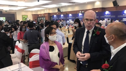 Manufacturers and suppliers in supporting industry come together