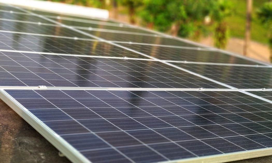 Hoa Kỳ cáo buộc Việt Nam nhập khẩu nguyên liệu ban đầu (tấm silicon) từ Trung Quốc.