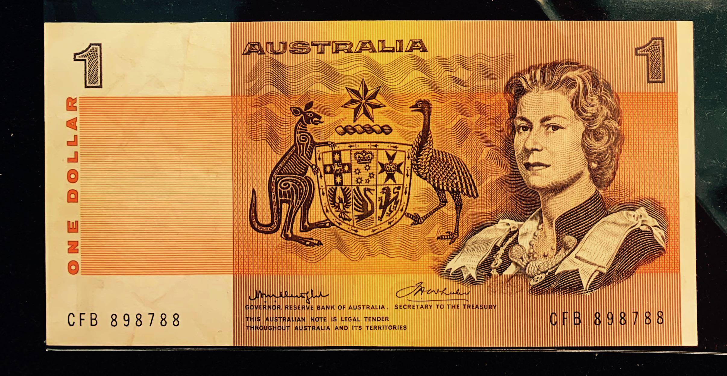Tờ tiền mệnh giá 1 đô la của Australia in bức chân dung Nữ hoàng năm 38 tuổi. 
