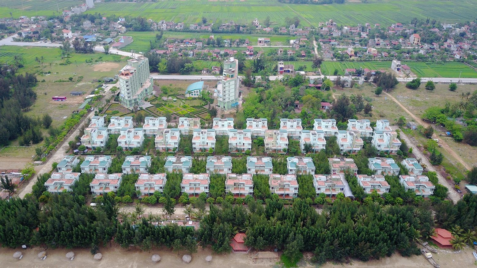 To&agrave;n cảnh Eureka Linh Trường resort