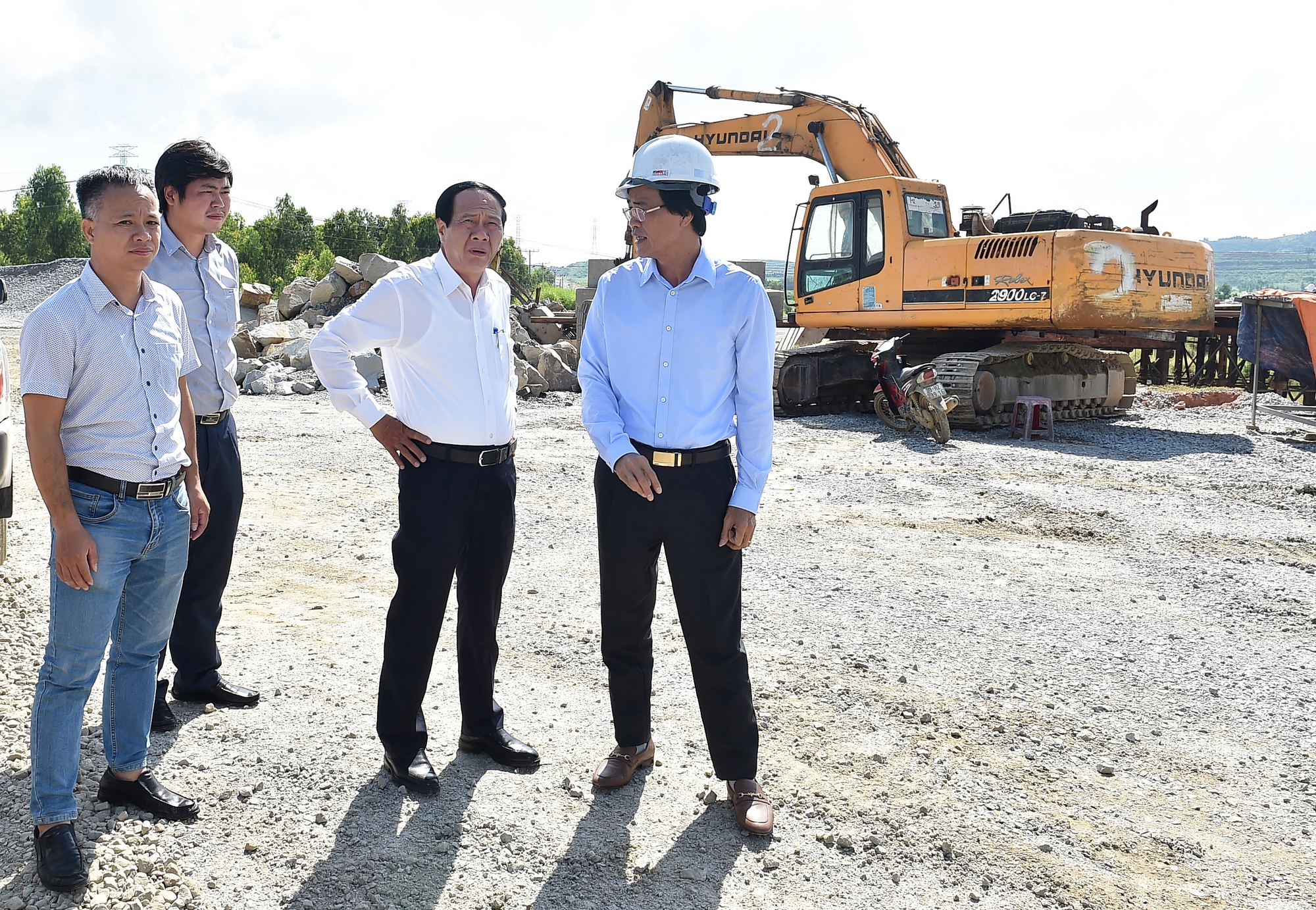 Phó Thủ tướng kiểm tra thực địa - Ảnh VGP.