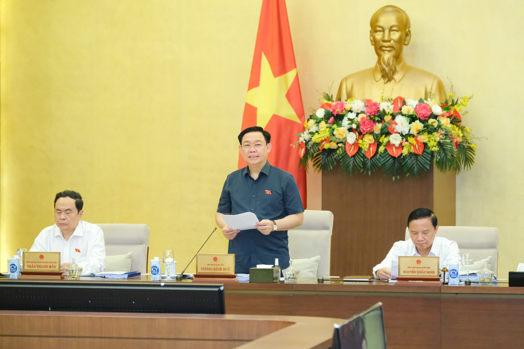 Chủ tịch Quốc hội Vương Đình Huệ phát biểu khai mạc phiên họp - Ảnh: Quochoi.vn