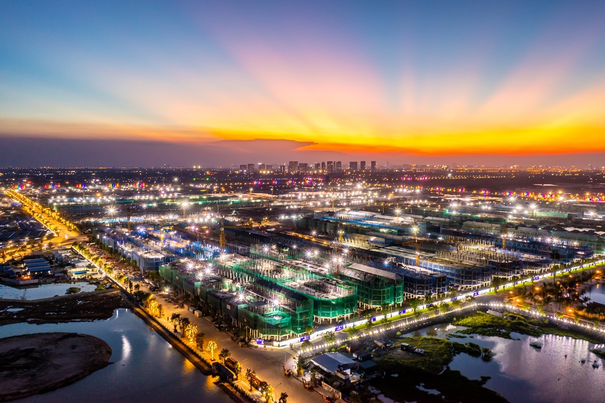 Kh&aacute;ch phương Nam bị hấp dẫn bởi quần thể tiện &iacute;ch đẳng cấp đang được ho&agrave;n thiện trong l&ograve;ng Vinhomes Ocean Park 2 - The Empire.