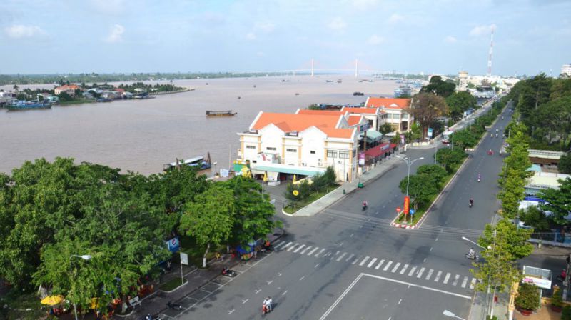 Tỉnh Tiền Giang luôn chào đón các nhà đầu tư trong và ngoài nước. Ảnh: Thành phố Mỹ Tho bên bờ sông Mỹ Tho (sông Tiền) thơ mộng nổi tiếng miền Tây Nam Bộ.