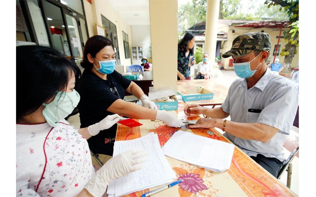 Nhiều hộ gia đình nghèo được tiếp cận vốn vay ưu đãi để phát triển chăn nuôi và ổn định cuộc sống