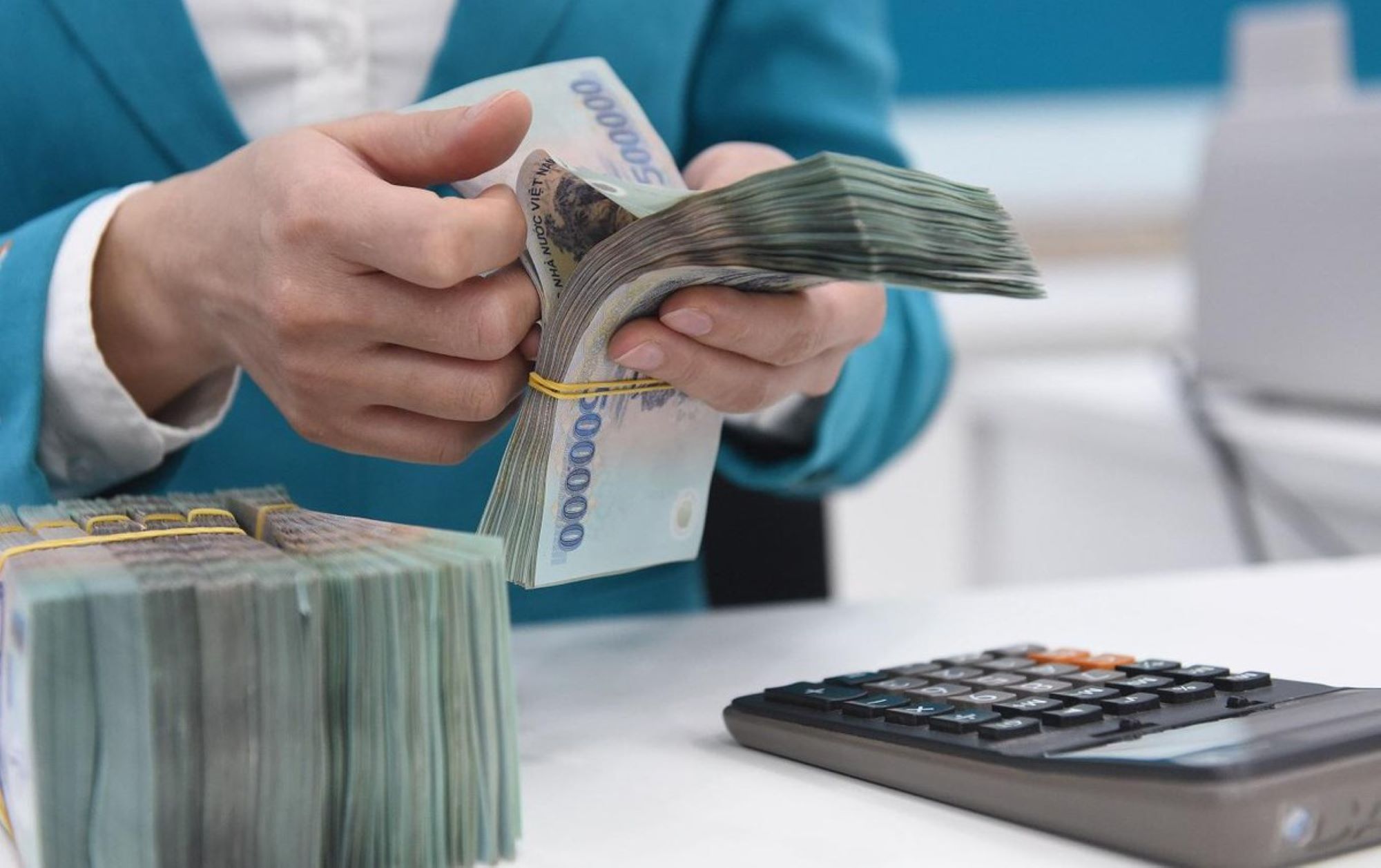  Nâng cao chất lượng tín dụng, đảm bảo an toàn hoạt động hệ thống ngân hàng để kiểm soát tín dụng.