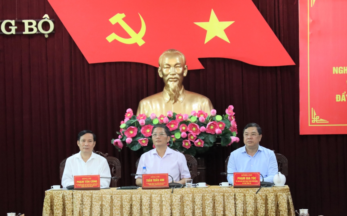 Toàn cảnh Hội nghị tổng kết tình hình thực hiện Nghị quyết 09-NQ/TW chiều ngày 13/9 tại Nam Định.
