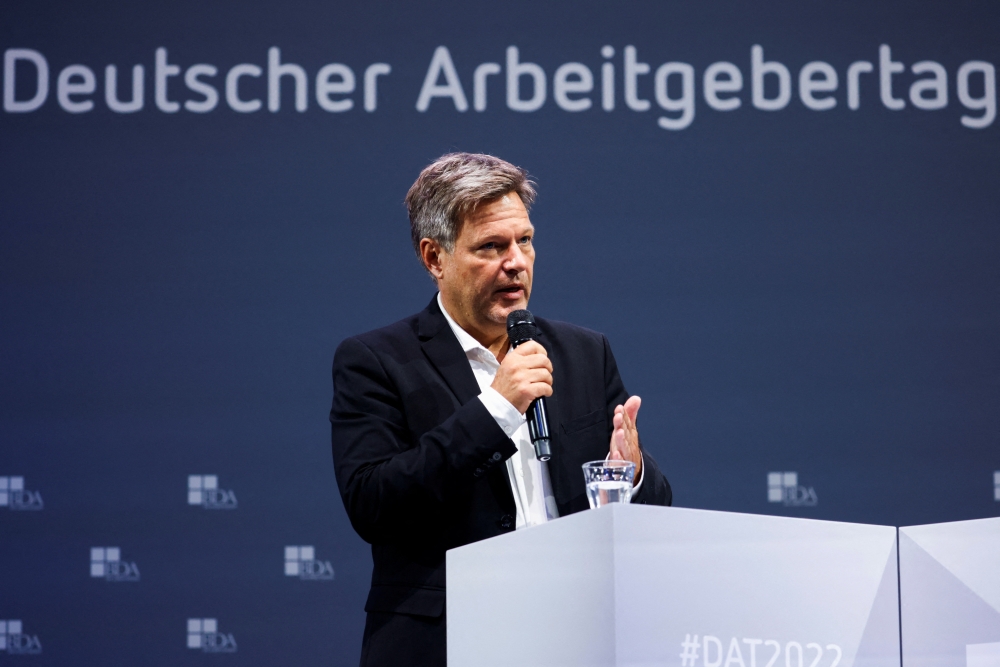 Bộ trưởng Kinh tế Đức Robert Habeck - Ảnh: Reuters