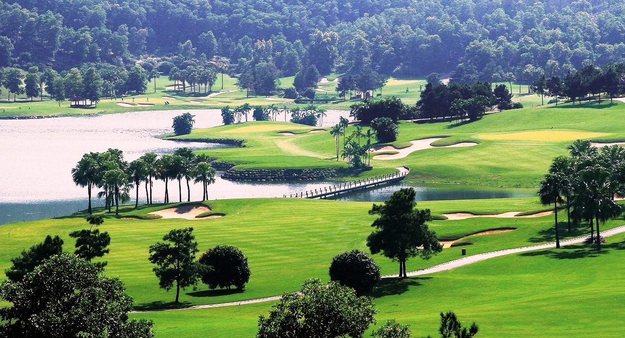 Ảnh: Sân golf Đồng Mô.