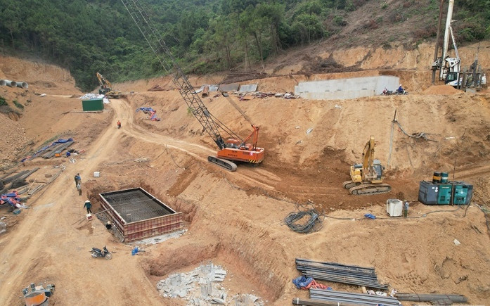 Thi công dự án cao tốc Diễn Câu - Bãi Vọt. 