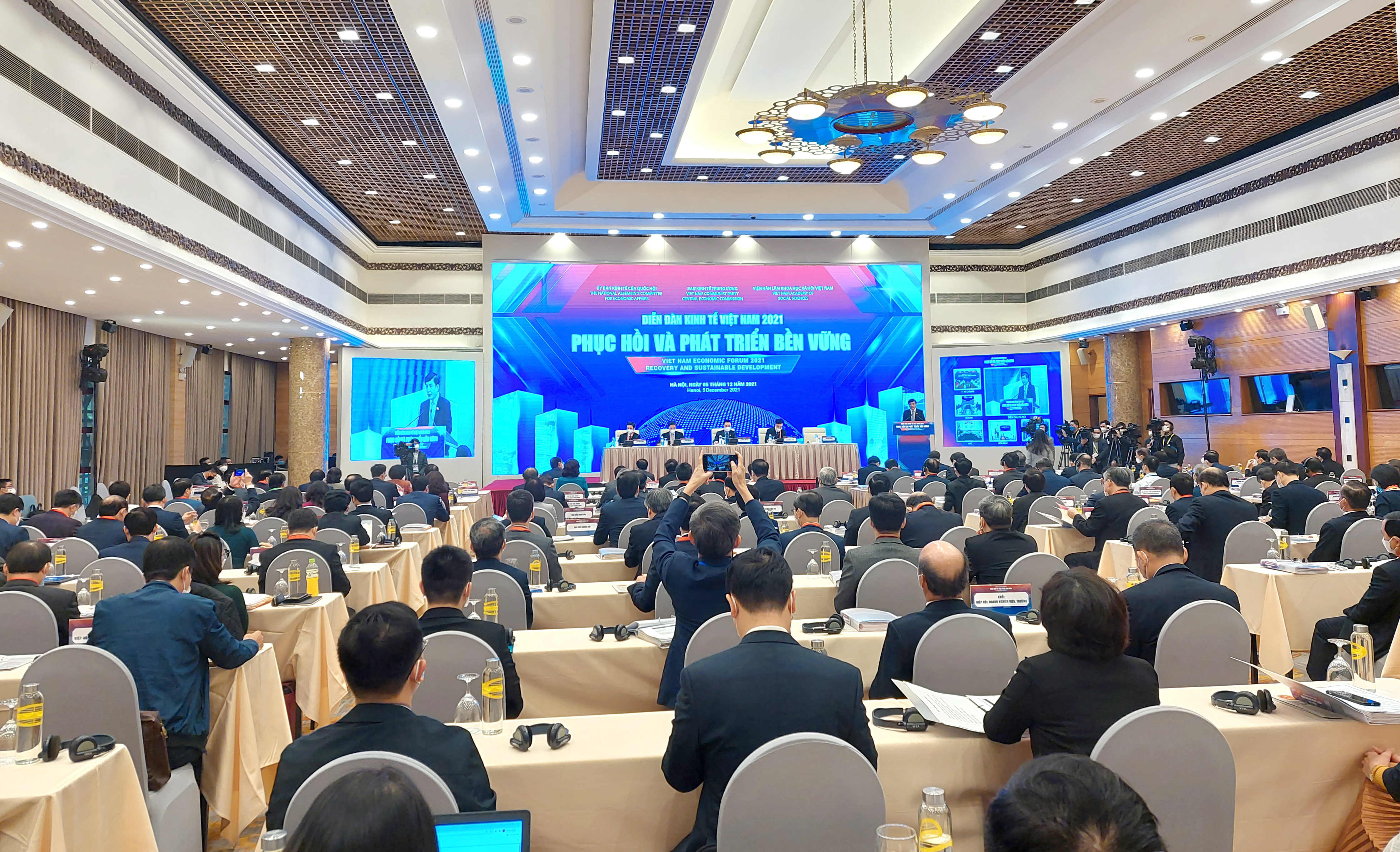 Diễn đàn Kinh tế Việt Nam 2021: Phục hồi và phát triển bền vững - Ảnh: Quochoi.vn