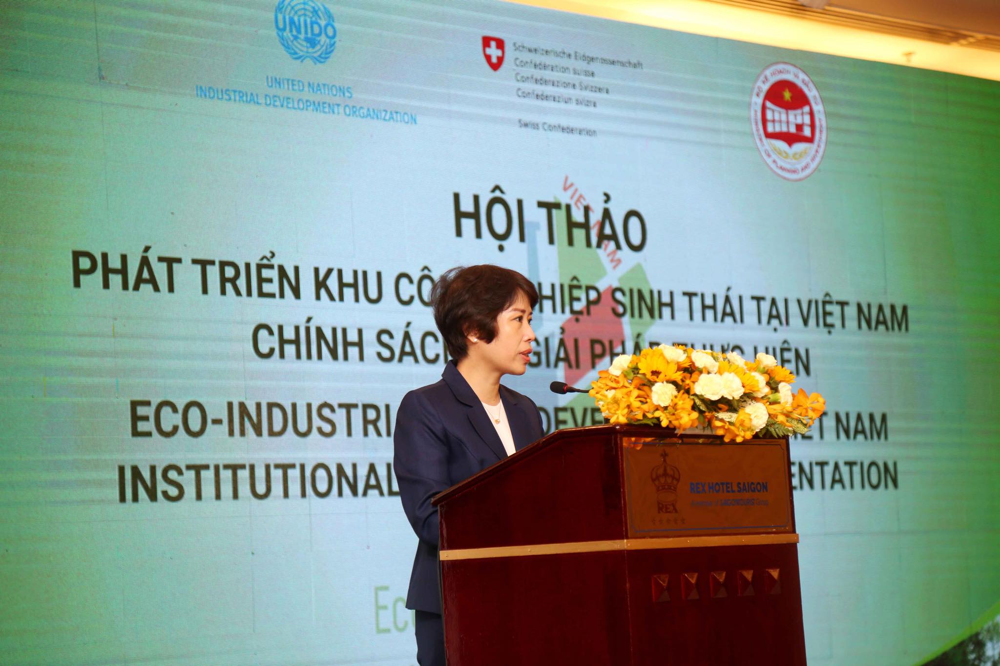 Thứ trưởng Nguyễn Thị Bích Ngọc phát biểu tại Hội thảo.