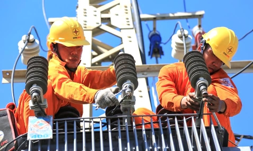 8 tháng đầu năm, EVN gặp khó khăn về tài chính do nguyên liệu đầu vào tăng giá 