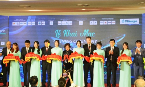 Khai mạc triển lãm hàng không Việt Nam 