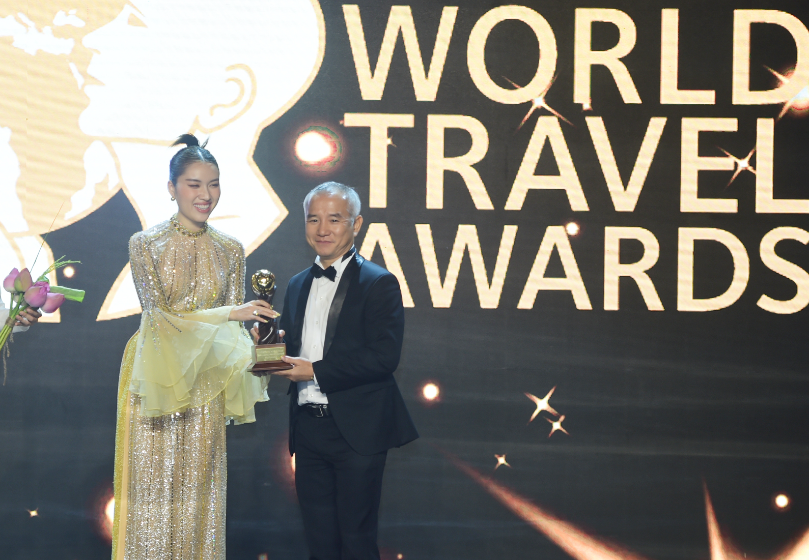 Ông Nguyễn Bá Luân - Tổng giám đốc TNH Hotels & Resorts tại Lễ trao giải WTA 2022.