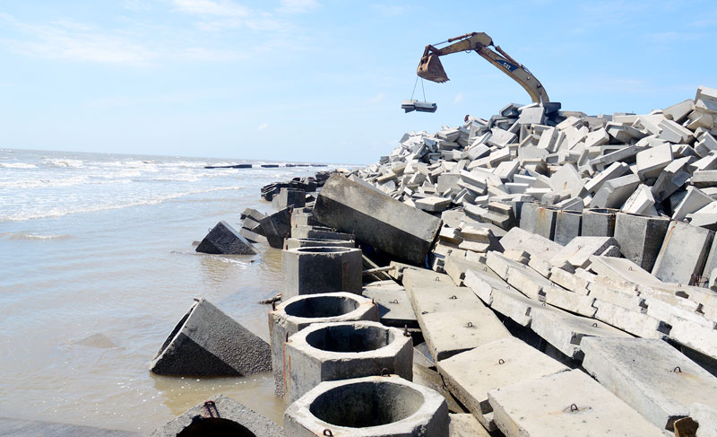 Bến Tre đầu tư x&acirc;y dựng c&aacute;c dự &aacute;n chống sạt lở bờ biển.