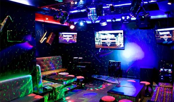 Hát karaoke là một nhu cầu giải trí của nhiều người dân; song, nhiều cơ sở chưa bảo đảm về an toàn phòng cháy chữa cháy...