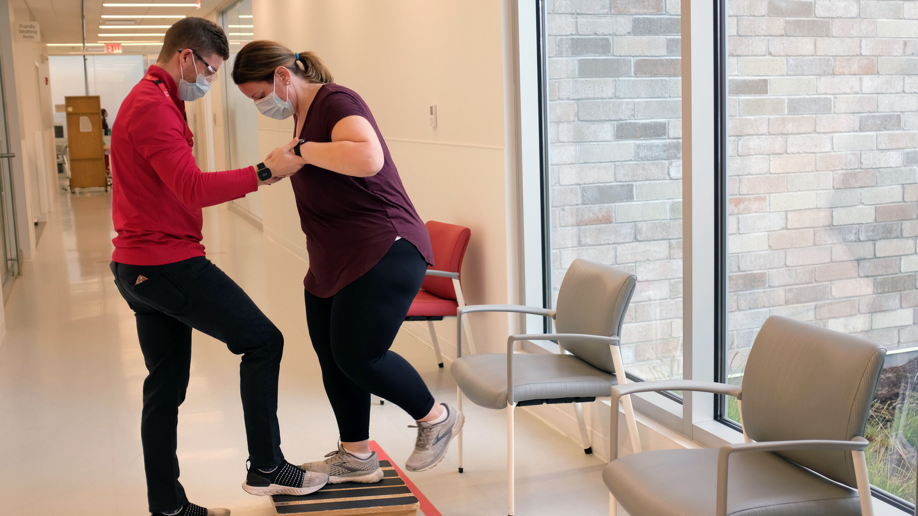 Nghi&ecirc;n cứu cho thấy phụ nữ c&oacute; nguy cơ mắc Covid k&eacute;o d&agrave;i gấp đ&ocirc;i nam giới.