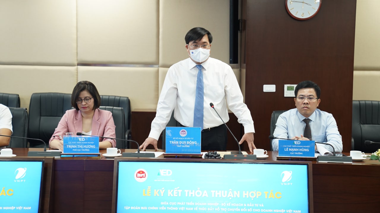 Ông Trần Duy Đông - Thứ trưởng Bộ Kế hoạch Đầu tư phát biểu tại lễ ký kết.