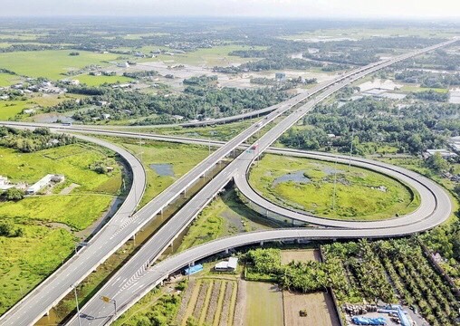 Vị trí giáp ranh Tp.HCM và hệ thống cơ sở hạ tầng hiện đại đang hỗ trợ cho sự phát triển bất động sản Đức Hòa, Long An.