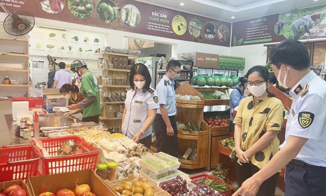 Cơ quan chức năng Hà Nội kiểm tra hoa quả nhập khẩu